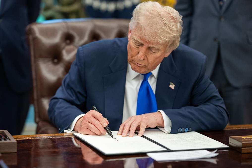 Trump honors America’s ‘Miracle on Ice’ team during Congressional Gold Medal signing