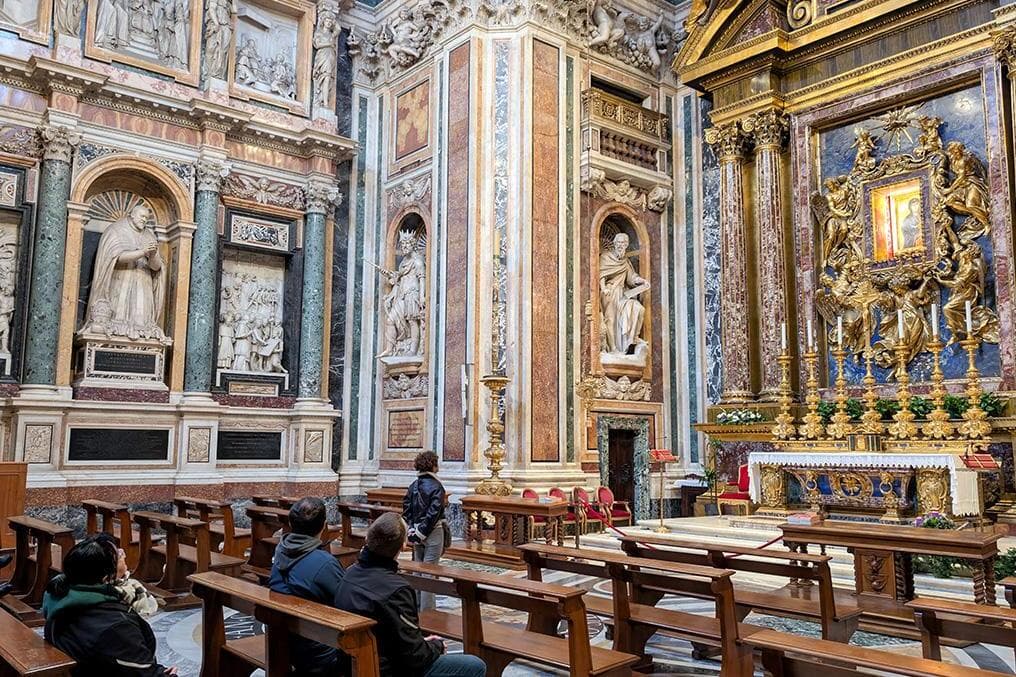 The 'small army' that swore secrecy for the conclave