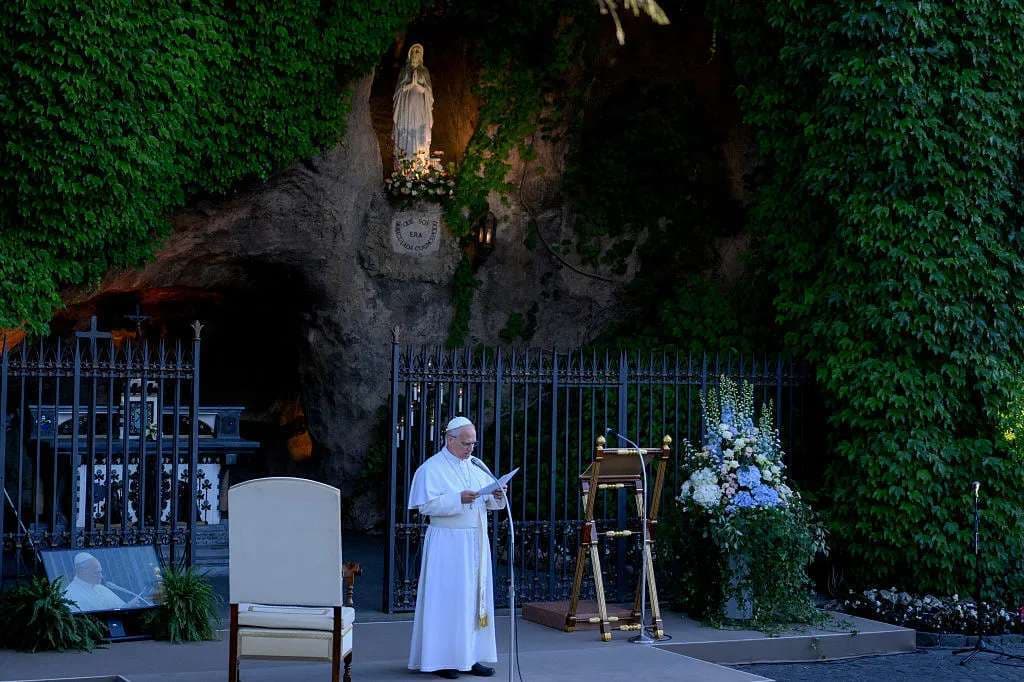 ‘God seeks peacemakers!’: 102,000 people globally join Pope Leo praying rosary for peace
