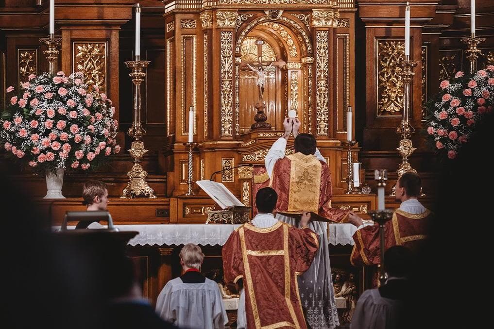 Catholic publisher calls for dialogue on Latin Mass