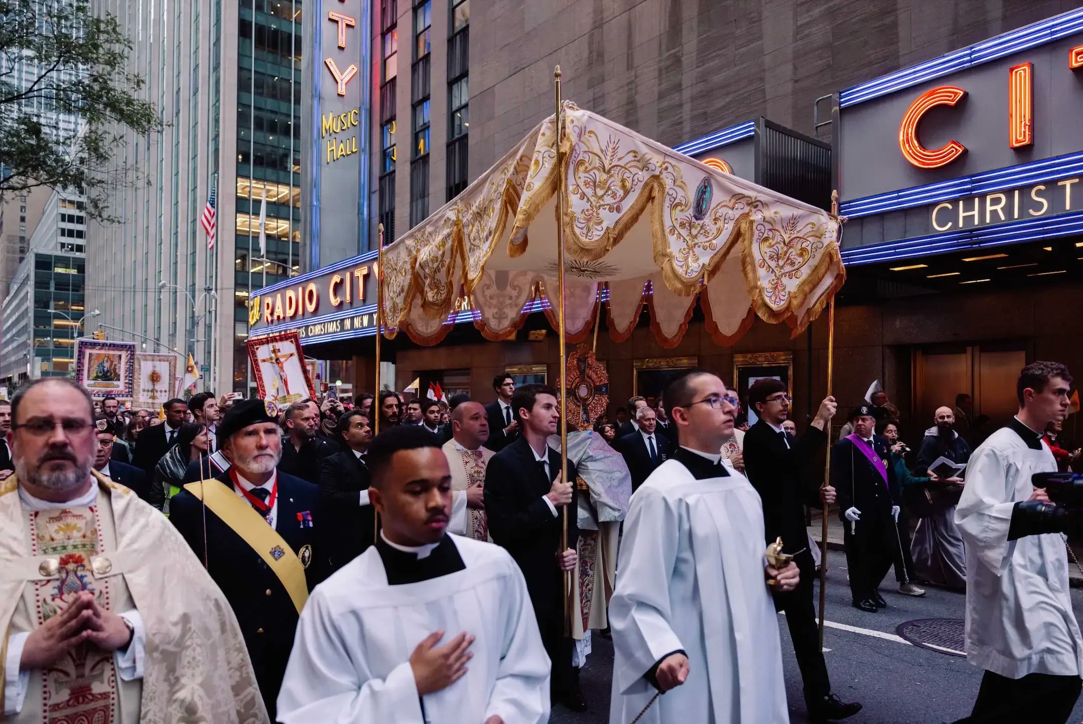 Midtown Manhattan’s rush hour meets Jesus in Eucharistic Procession attended by thousands