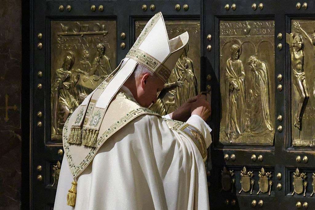 At close of Jubilee, Pope Leo invites the faithful to continue becoming ‘pilgrims of hope’
