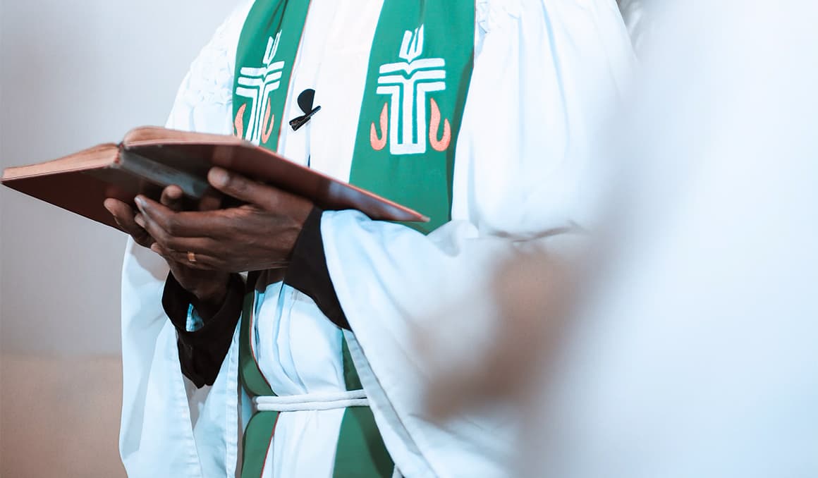 Catholic priests beaten by Hindu mob inside Indian police station