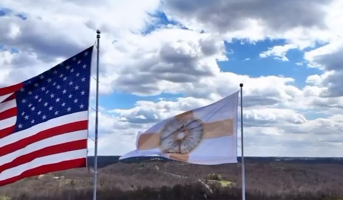 5-generation Catholic family flies monthly devotional flags along Kentucky interstate